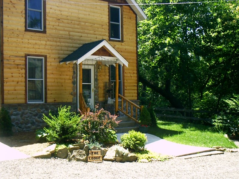 Kinni Creek Lodge & Outfitters Fly Shop